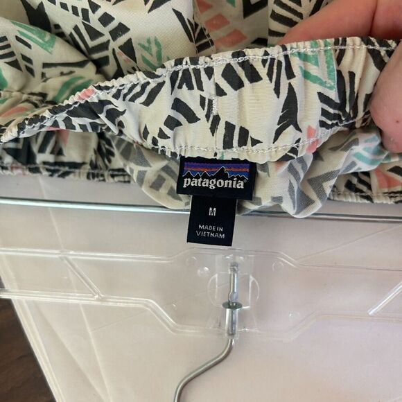 Patagonia Women's 2.5" Barely Baggies Geometric Print Shorts Size Medium - Picture 4 of 6
